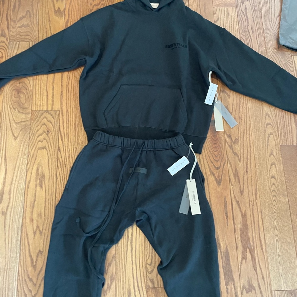 Essentials ss22 tracksuit